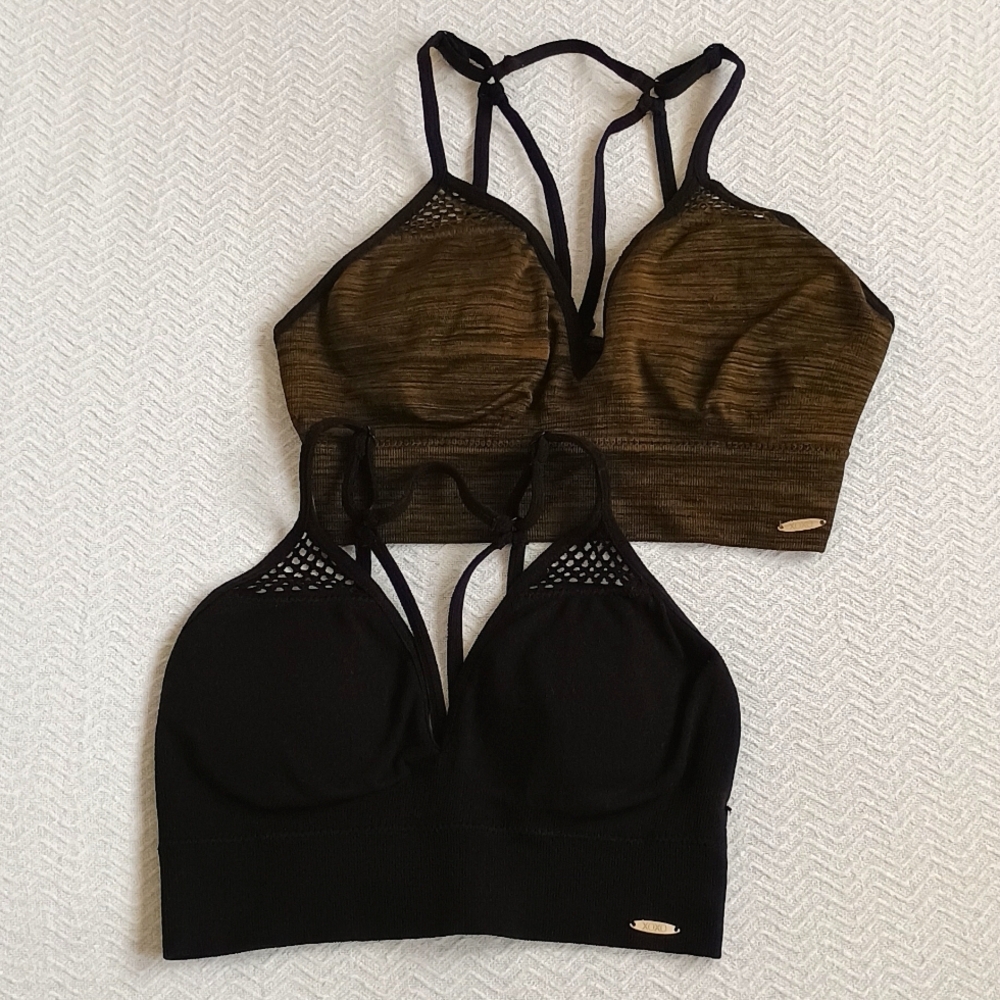 Set of 2 Sport XOXO Bras. 1 Black, 1 Olive Green. Size M